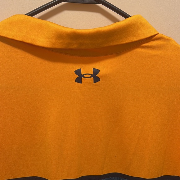 Men’s under armor, playoff polo size medium, heat gear pit. - Picture 5 of 5